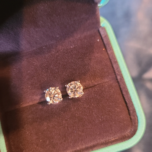 2.2 Ct IGI EVs1 Platinum Lab Grown Diamond Studs - Picture 3 of 9